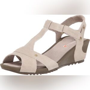 Merrell Women's Revalli Link suede sandals size 7